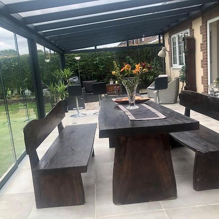 Entire Guest Suite With Gated Property Broad Blunsdon Exteriör bild