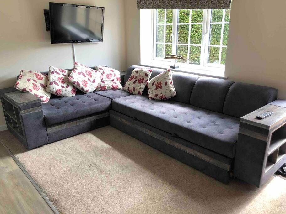 Entire Guest Suite With Gated Property Broad Blunsdon Exteriör bild