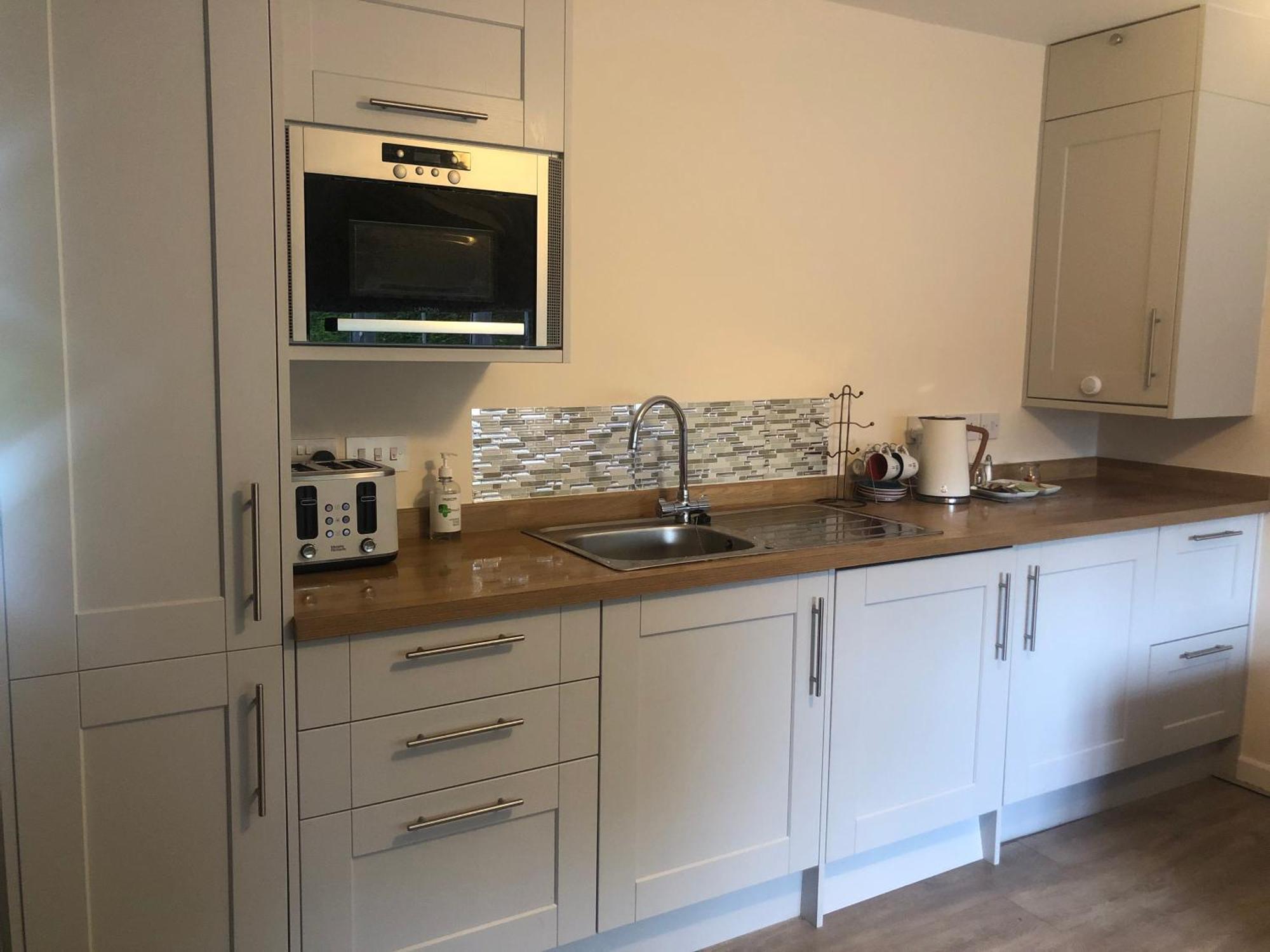 Entire Guest Suite With Gated Property Broad Blunsdon Exteriör bild