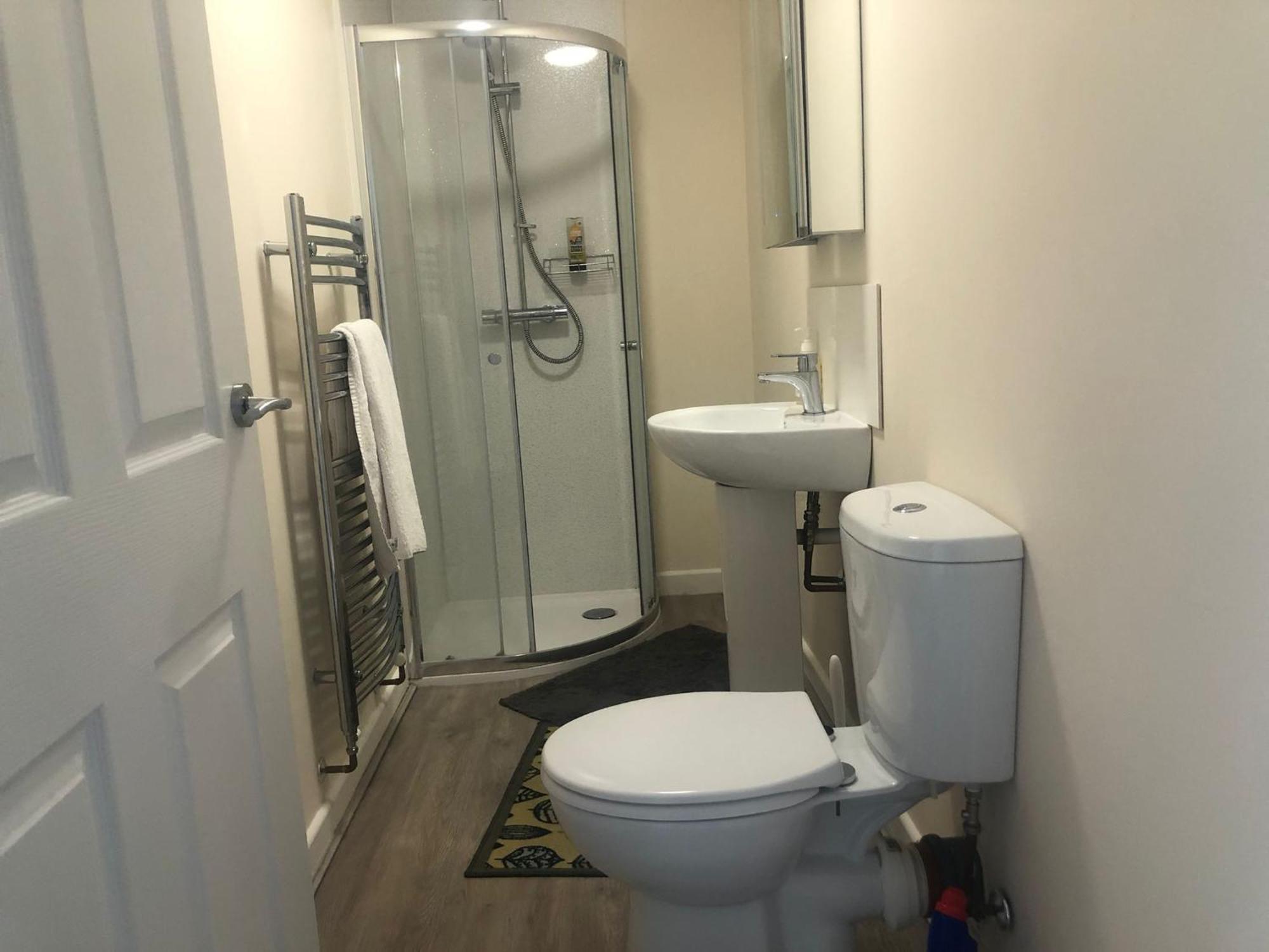 Entire Guest Suite With Gated Property Broad Blunsdon Exteriör bild